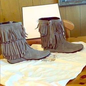 Juicy Couture Suede Fringe “Moccasin” Boots 8.5